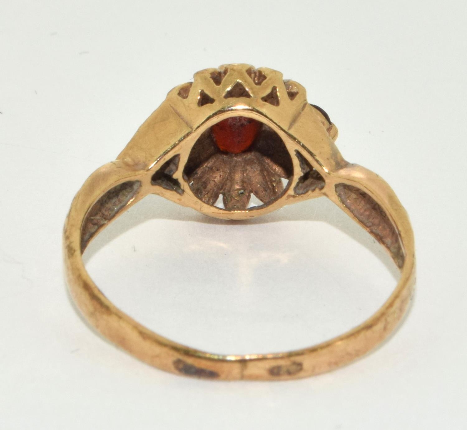 9ct gold Diamond and Garnet cluster ring size P - Image 3 of 5