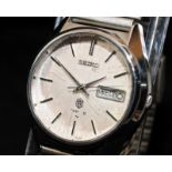 Vintage gents Seiko Quartz Type II. New battery recently fitted and working at time of listing. Some
