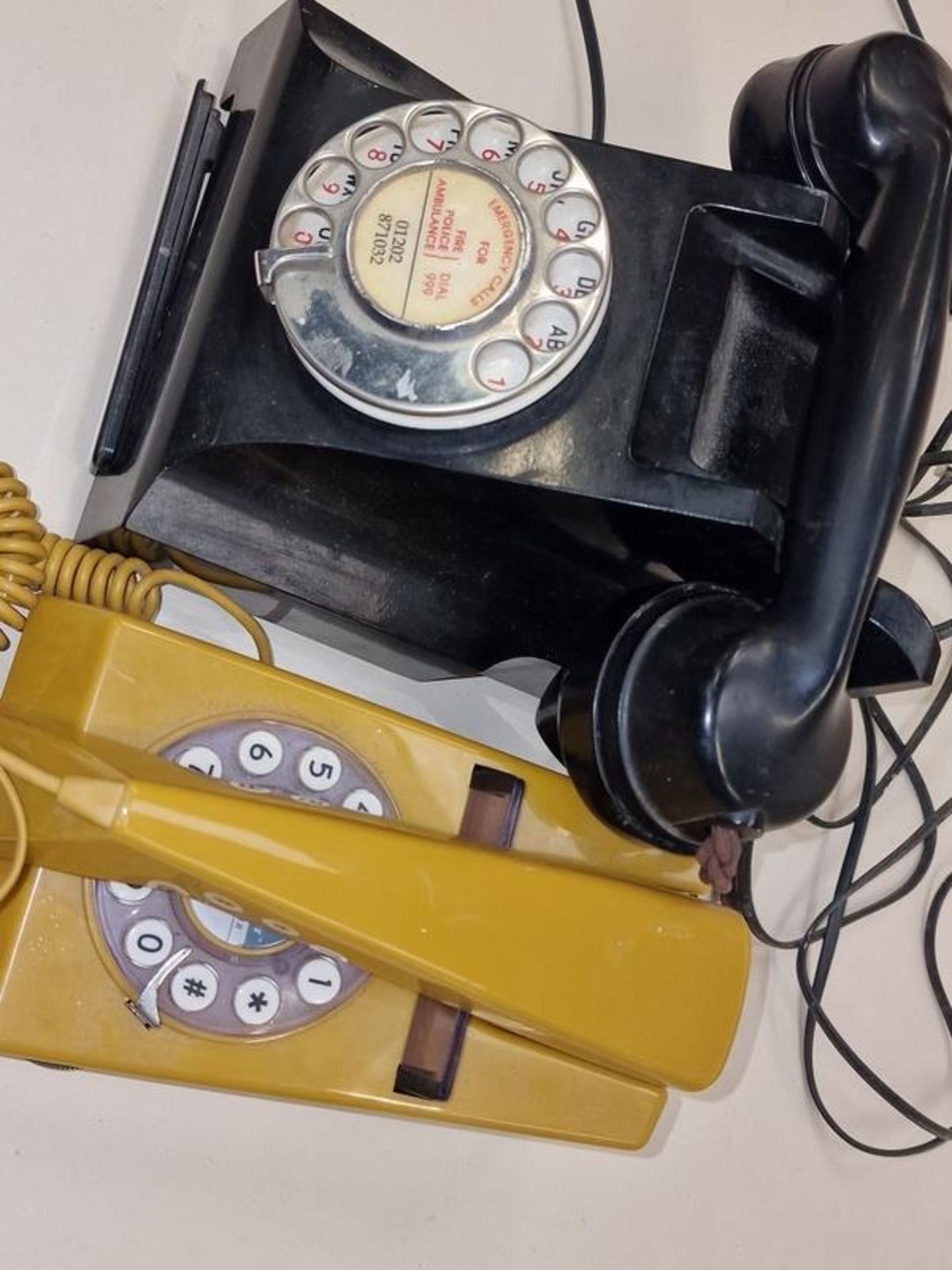 2 vintage phones on a GPO Bakelite the other a PO trim phone - Image 2 of 2