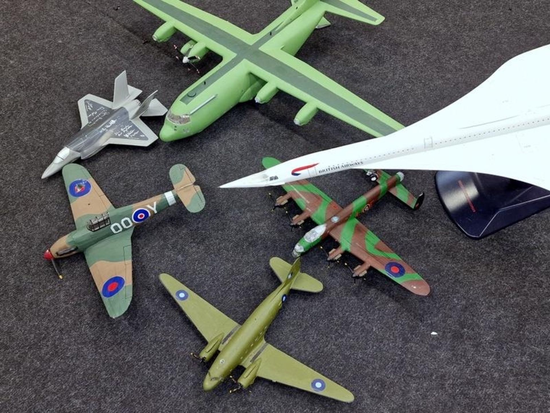 Collection of plastic models of aircraft to include British Airways Concorde. - Image 3 of 3