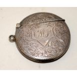 Antique sterling silver vesta case in attractive circular form and in very good order. Hallmarked
