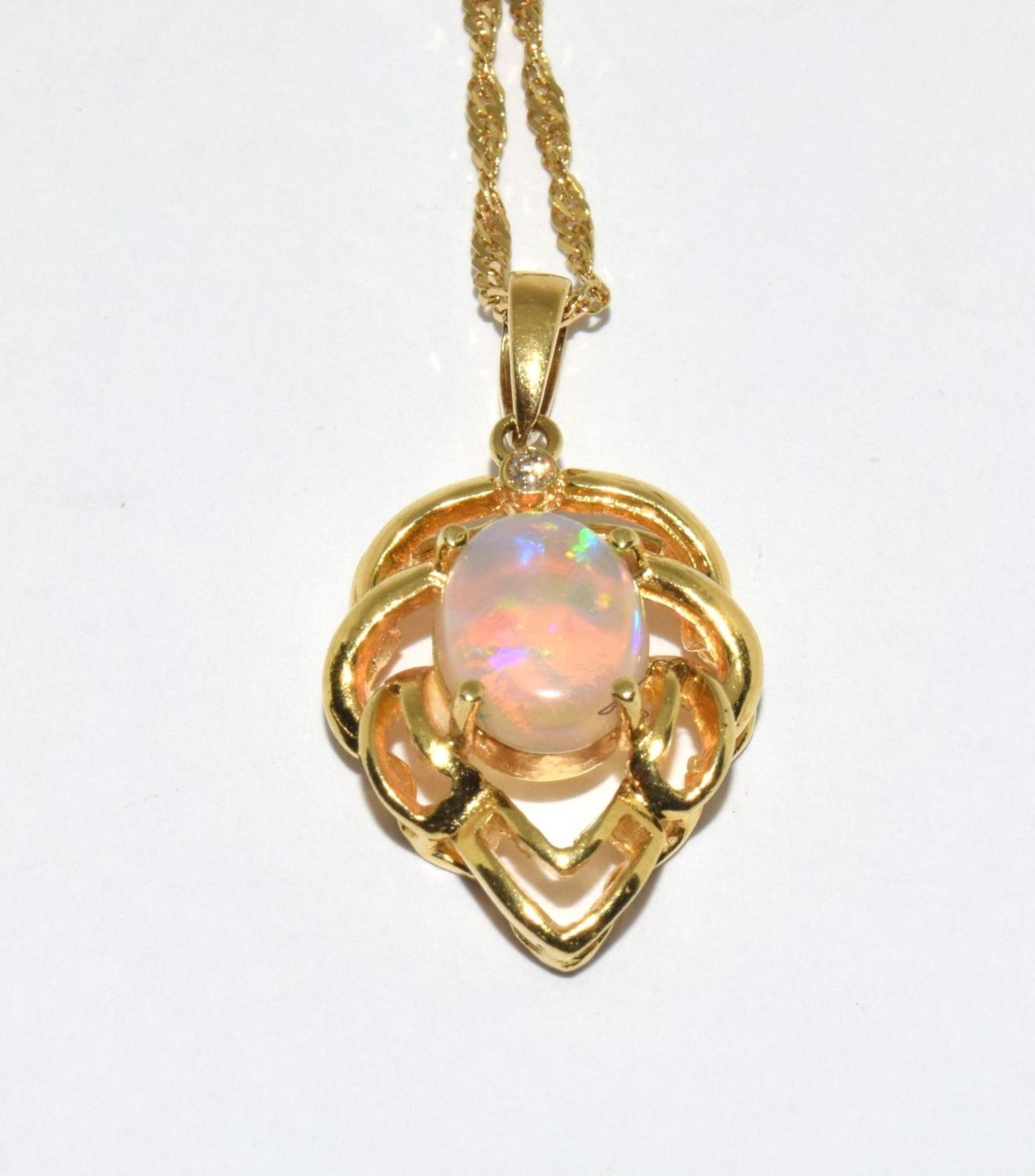 18ct gold Diamond and Opal necklace 5.8g - Image 2 of 5