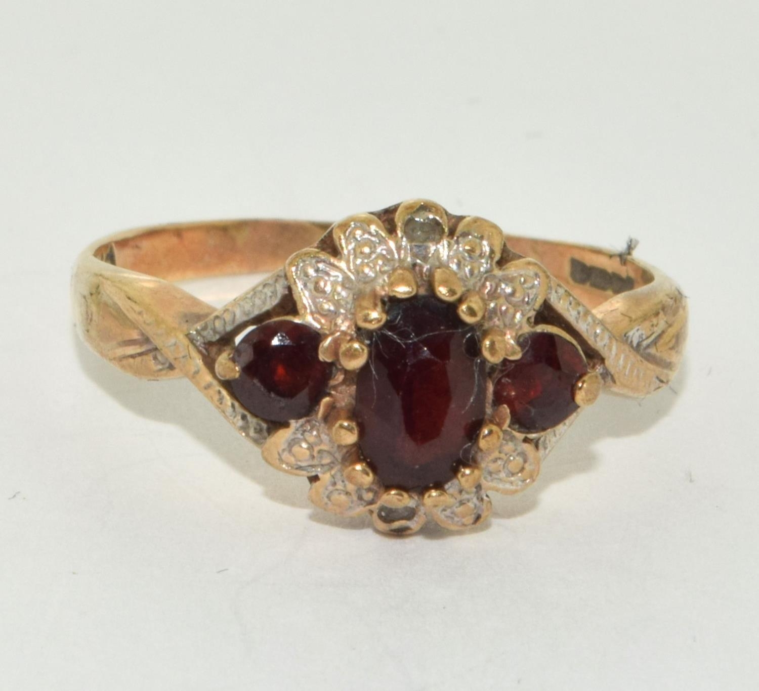 9ct gold Diamond and Garnet cluster ring size P