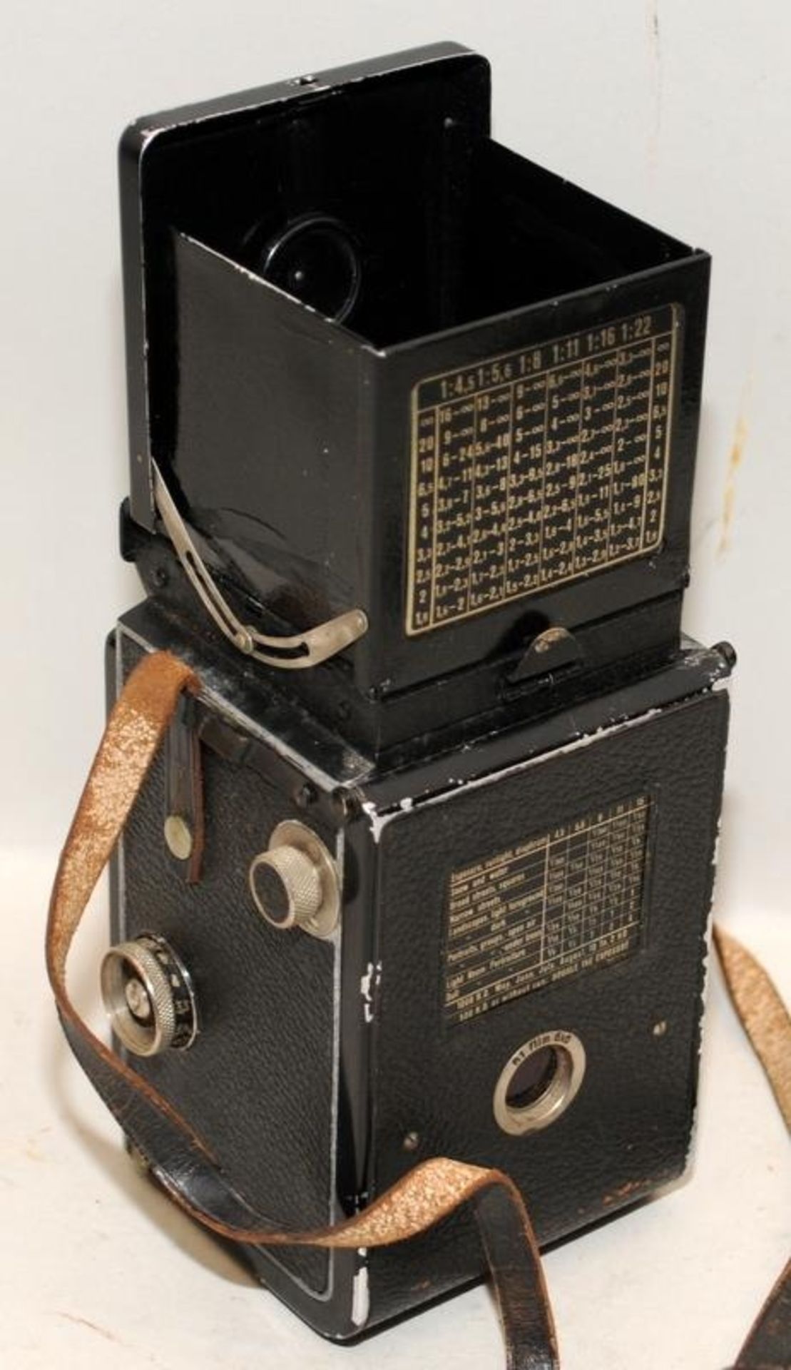 Vintage Rolleiflex TLR twin lens reflex film camera with Zeiss F:4.5 lens c /w original leather case - Image 3 of 4