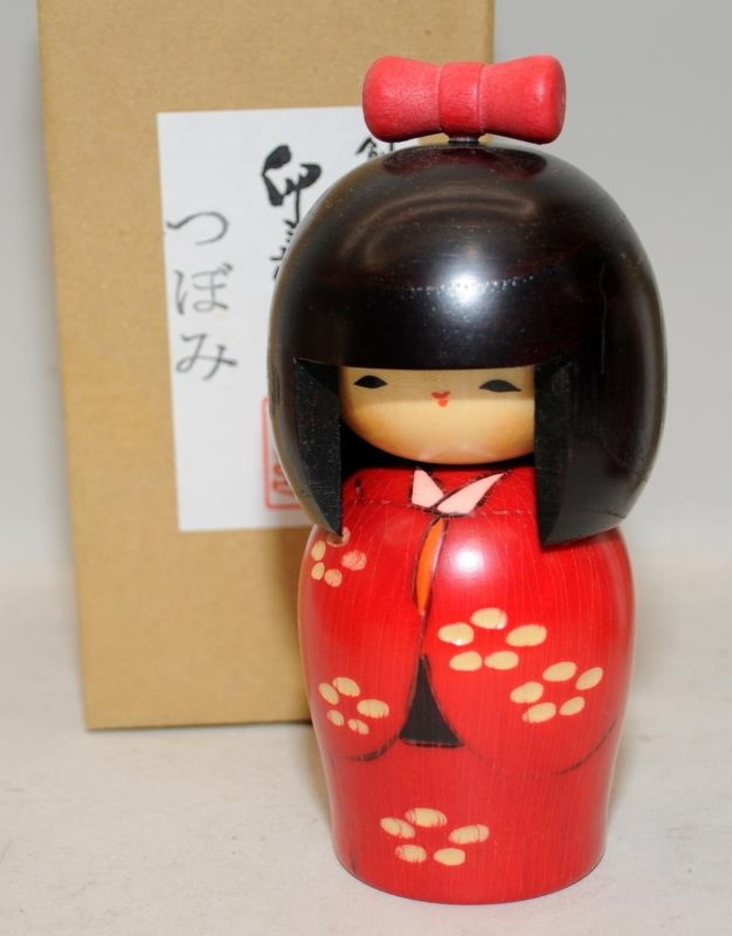 Japanese Kokeshi wooden dolls with boxes. Three in lot - Image 4 of 4