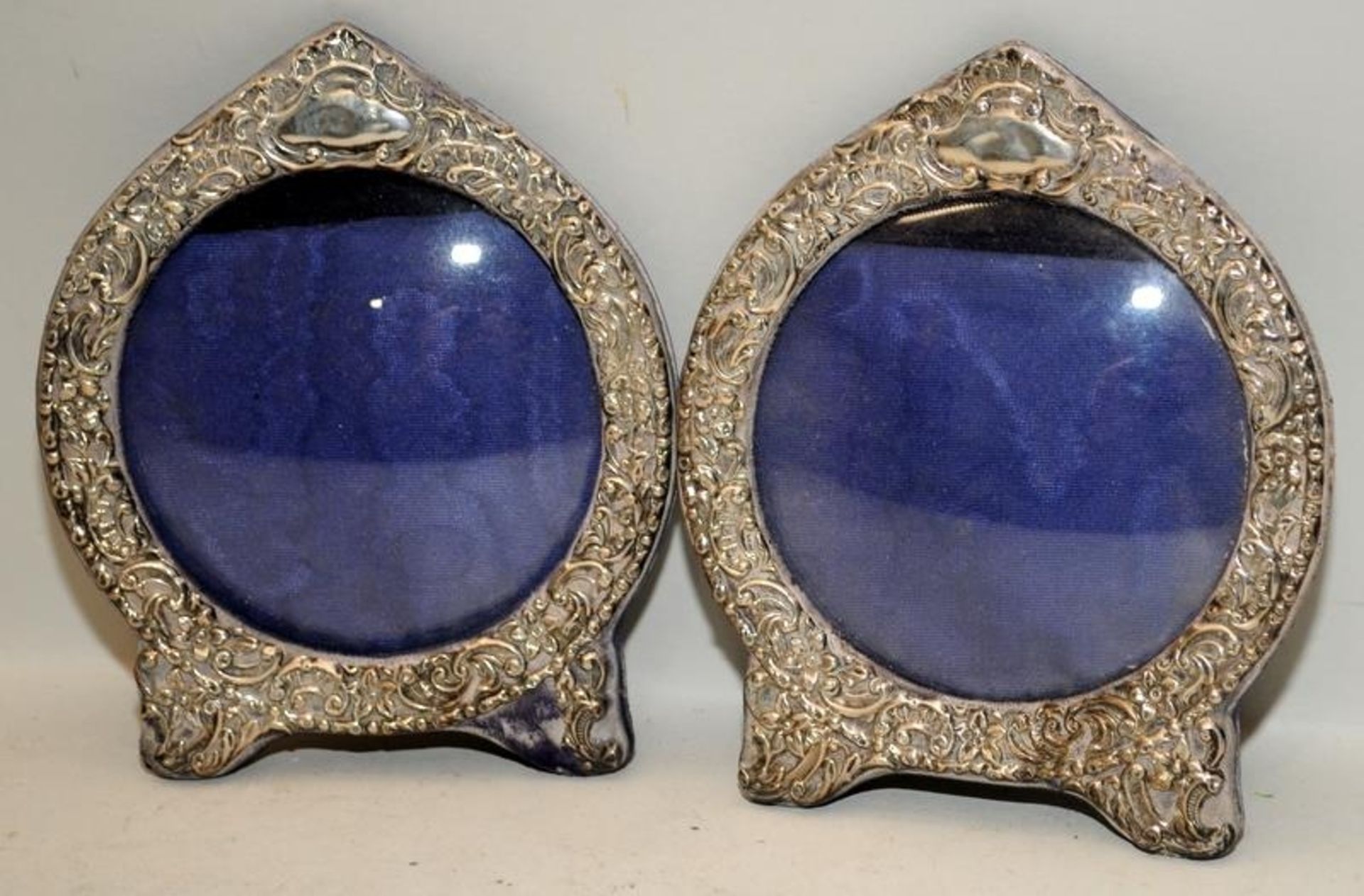 Pair of Edwardian sterling silver picture frames, in decorative circular form. Hallmarked for