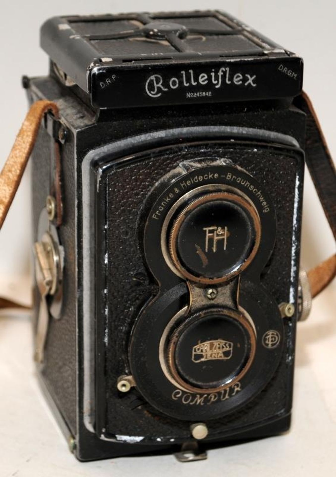 Vintage Rolleiflex TLR twin lens reflex film camera with Zeiss F:4.5 lens c /w original leather case - Image 4 of 4