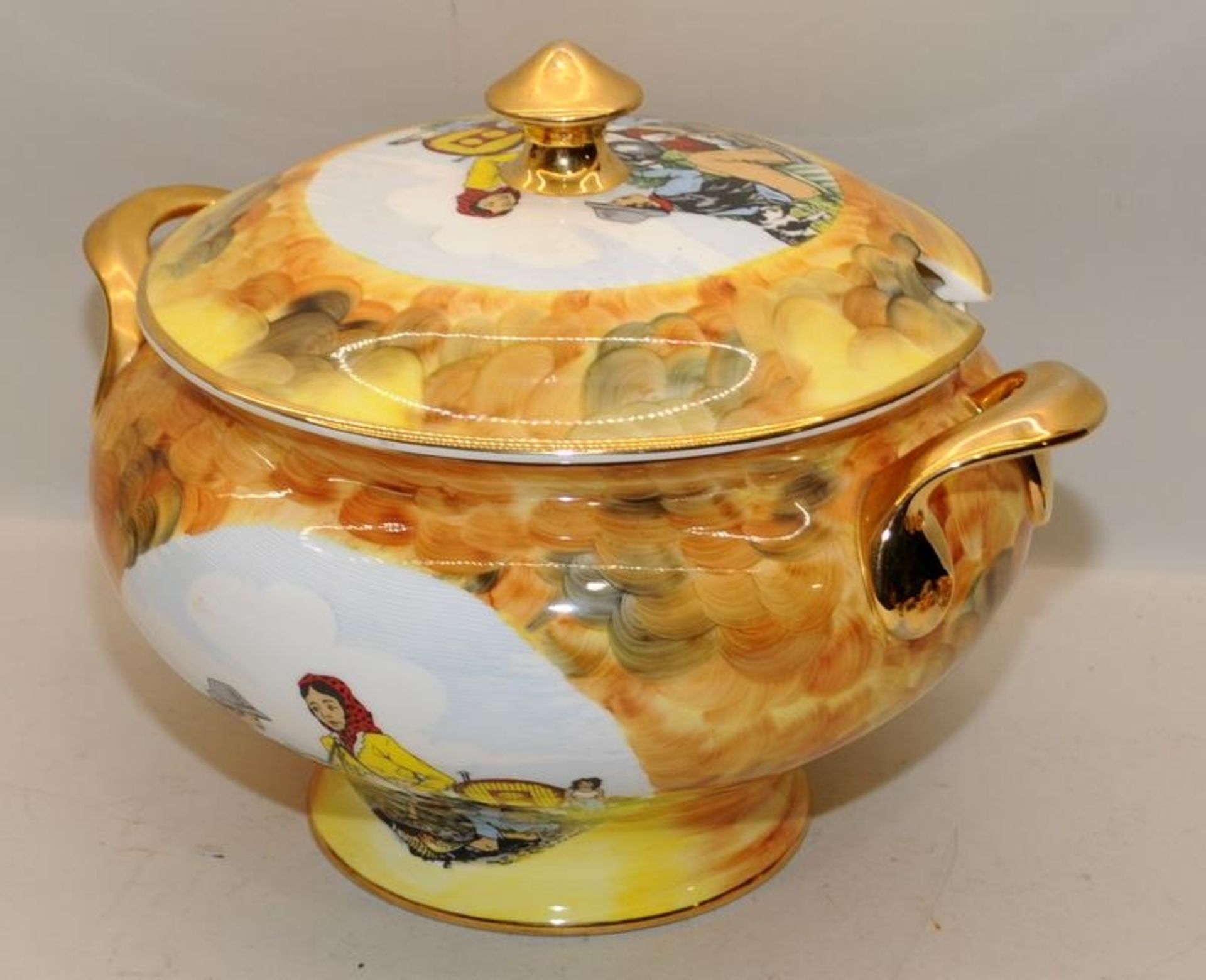 Large Romany Gypsy wagon decorated lidded tureen/stockpot. Hand painted and gilded bone china. 24cms - Image 3 of 5