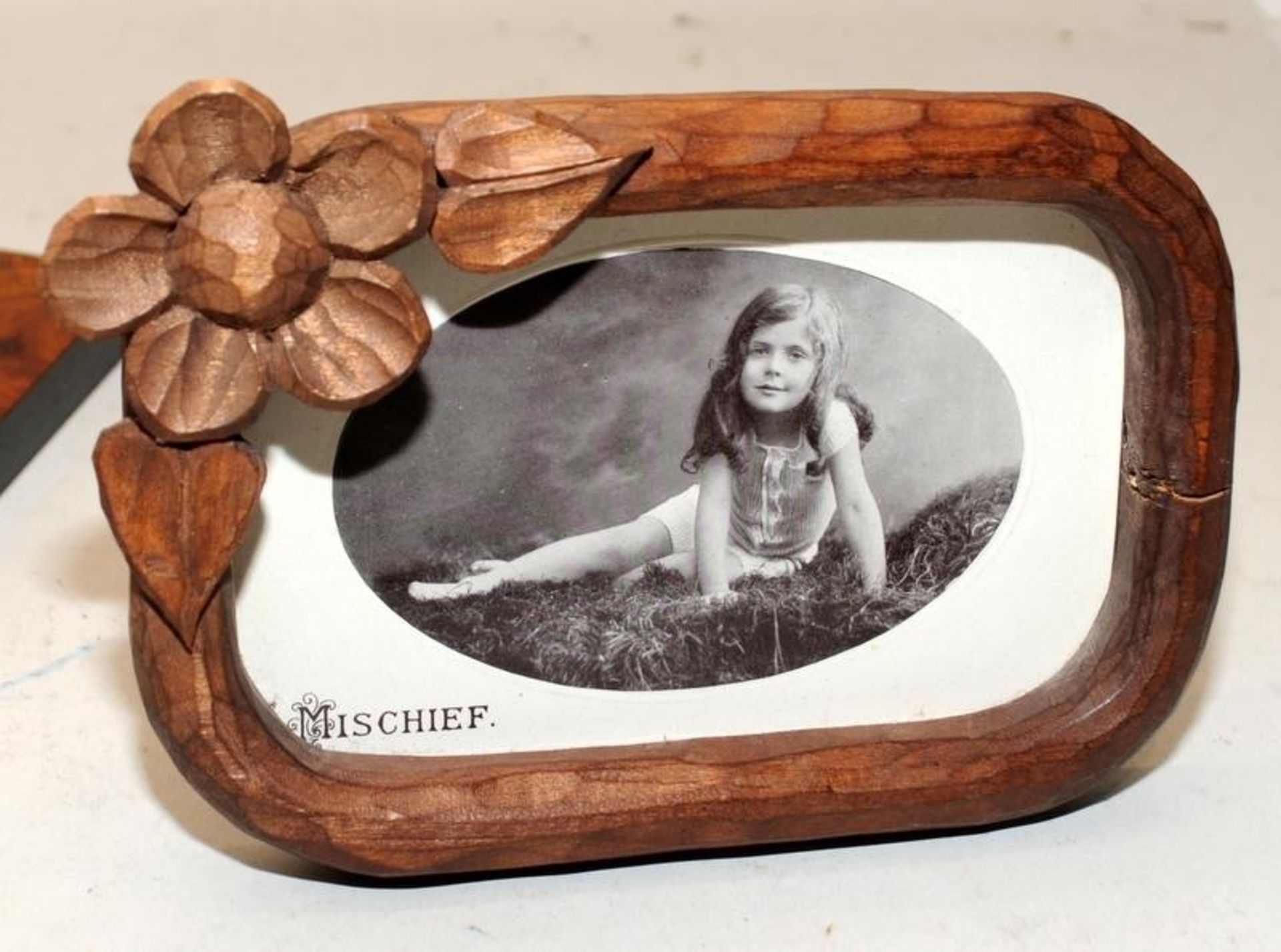 Group of vintage wooden picture frames with b&w pictures of young girls. Frame size 13.5cms x 18. - Image 3 of 3