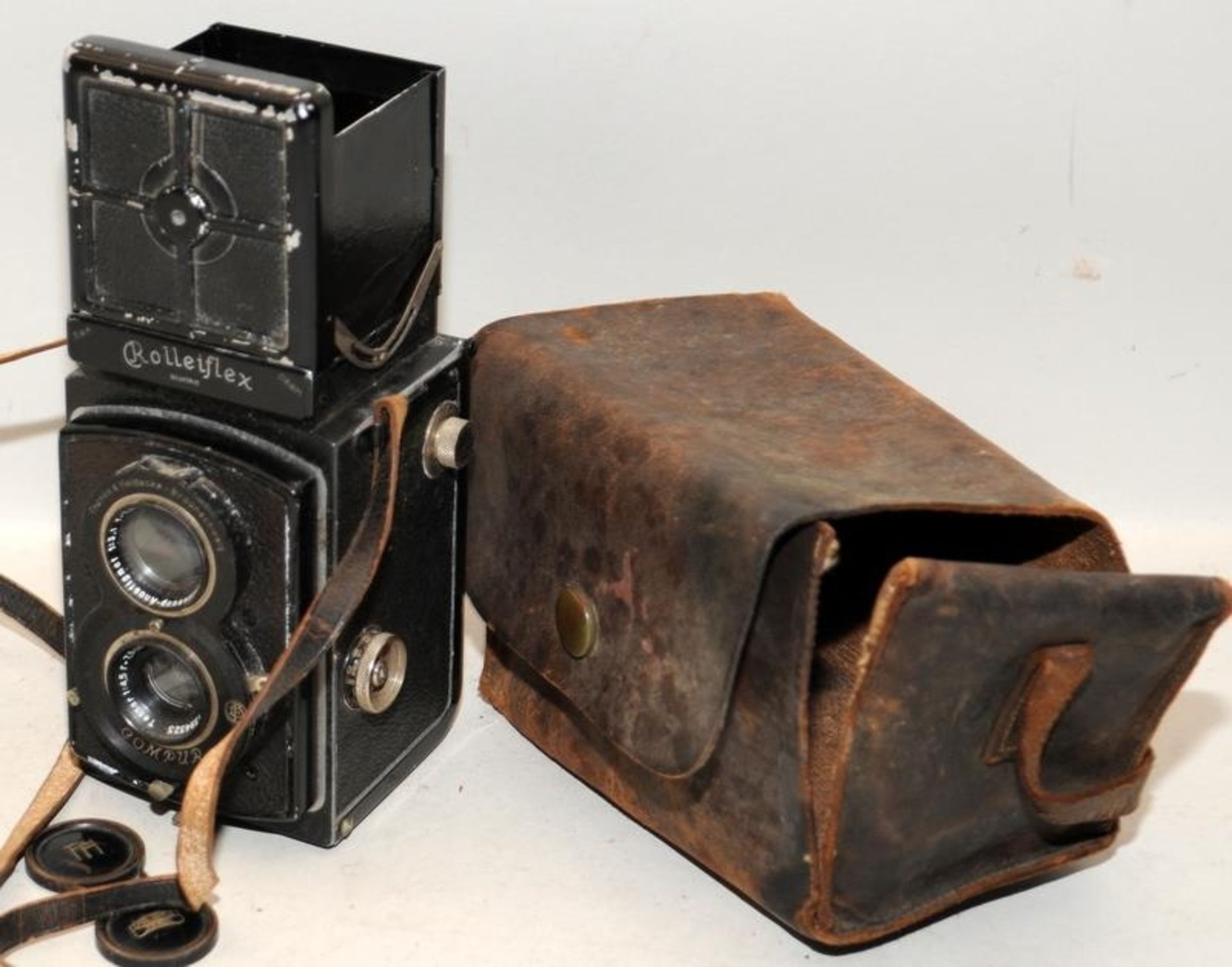 Vintage Rolleiflex TLR twin lens reflex film camera with Zeiss F:4.5 lens c /w original leather case