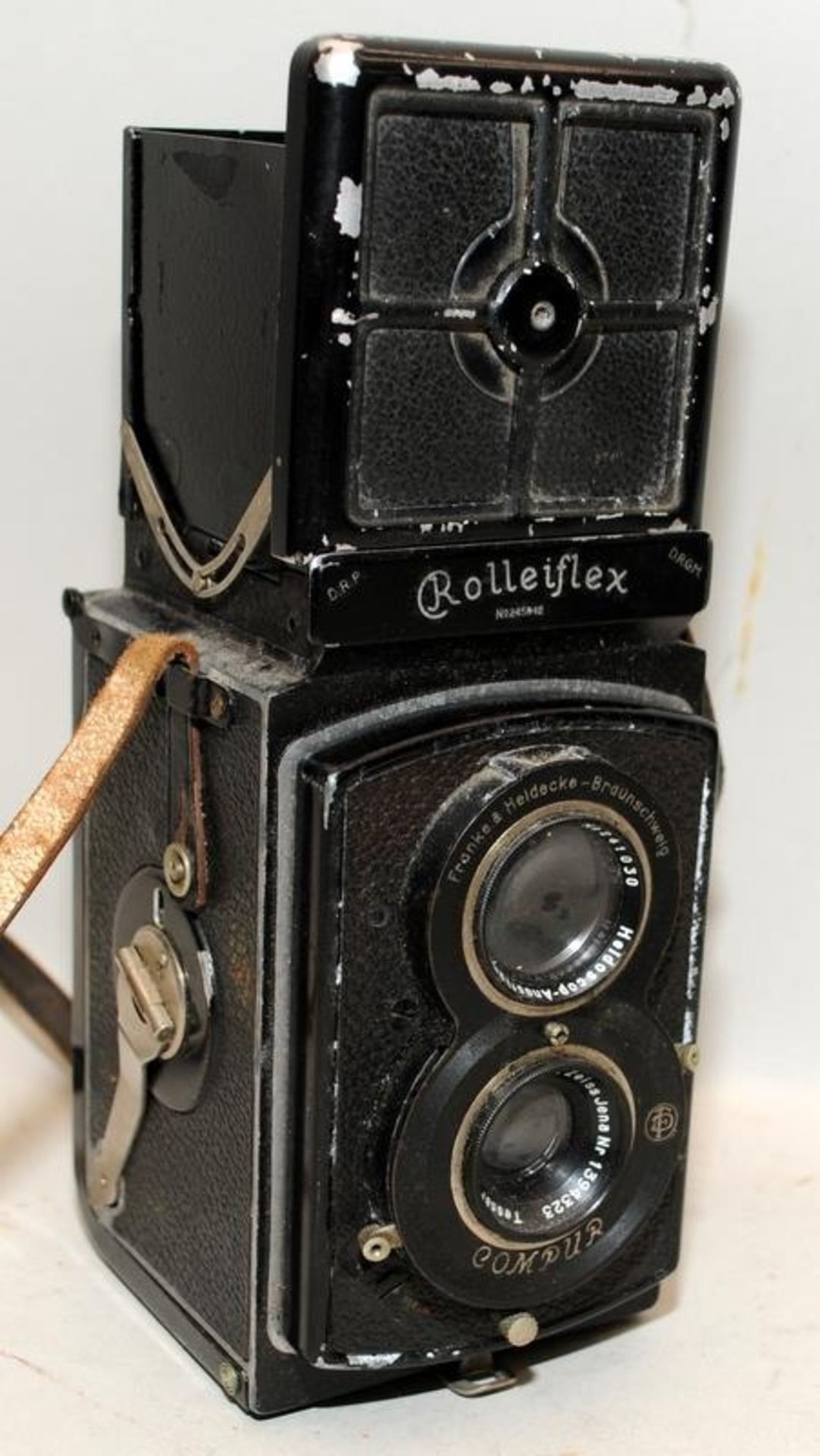 Vintage Rolleiflex TLR twin lens reflex film camera with Zeiss F:4.5 lens c /w original leather case - Image 2 of 4