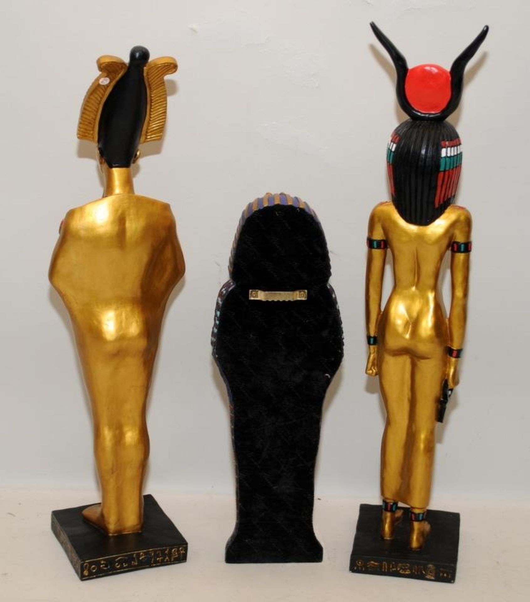 Ceramic Egyptian male and female Pharaoh figures c/w a sarcophagus. Largest figure is 43cms tall - Image 2 of 2