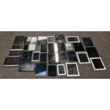 Large collection of electronic tablets to include Apple and Samsung examples. This lot is sold