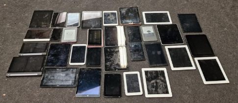 Large collection of electronic tablets to include Apple and Samsung examples. This lot is sold