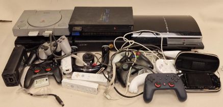 Mixed game consoles, controllers and leads to include PlayStation, Xbox and Wii.