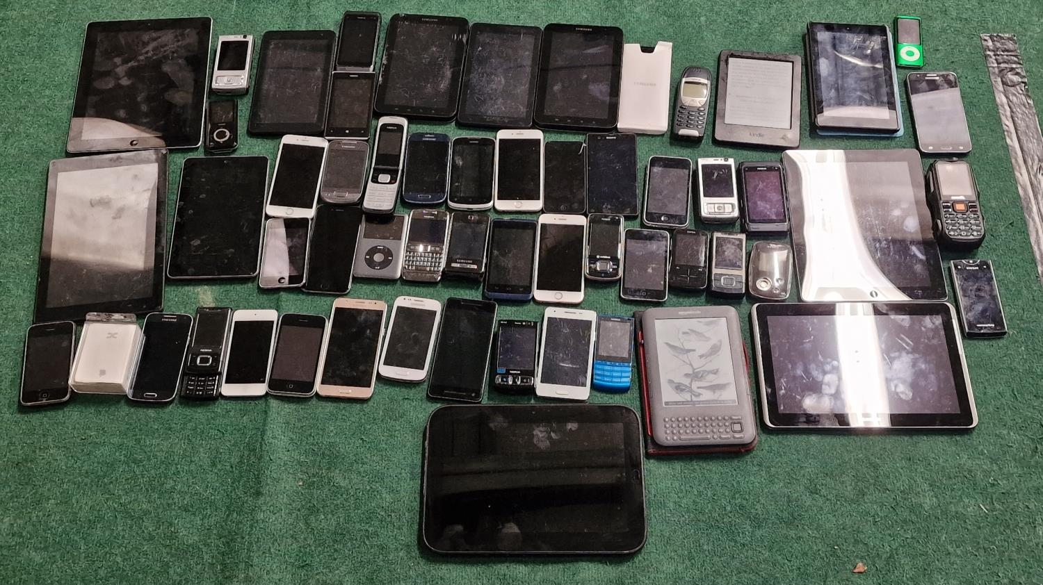 Large collection of smart/mobile phones and tablets. Various makes and models. This lot has not been