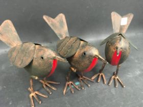 Three tinplate robins. (150)