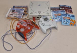 Sega Dreamcast console together with two controllers and four games. This lot has not been tested.