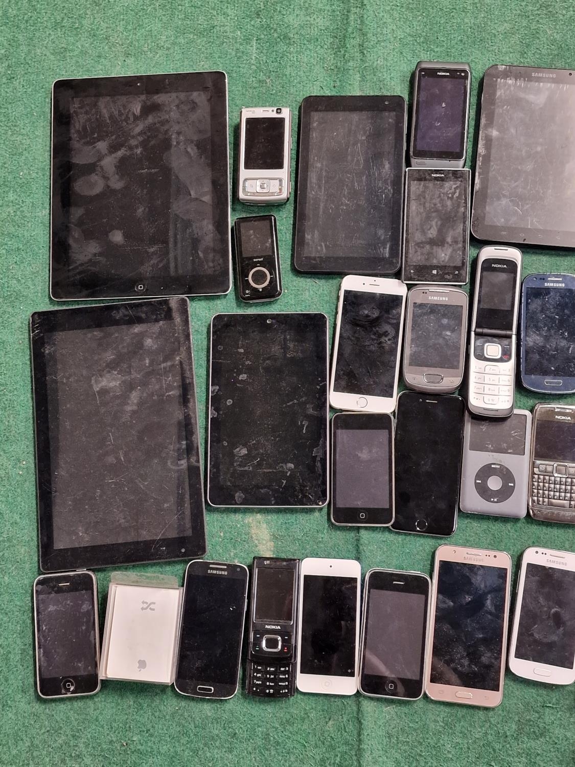 Large collection of smart/mobile phones and tablets. Various makes and models. This lot has not been - Image 2 of 4