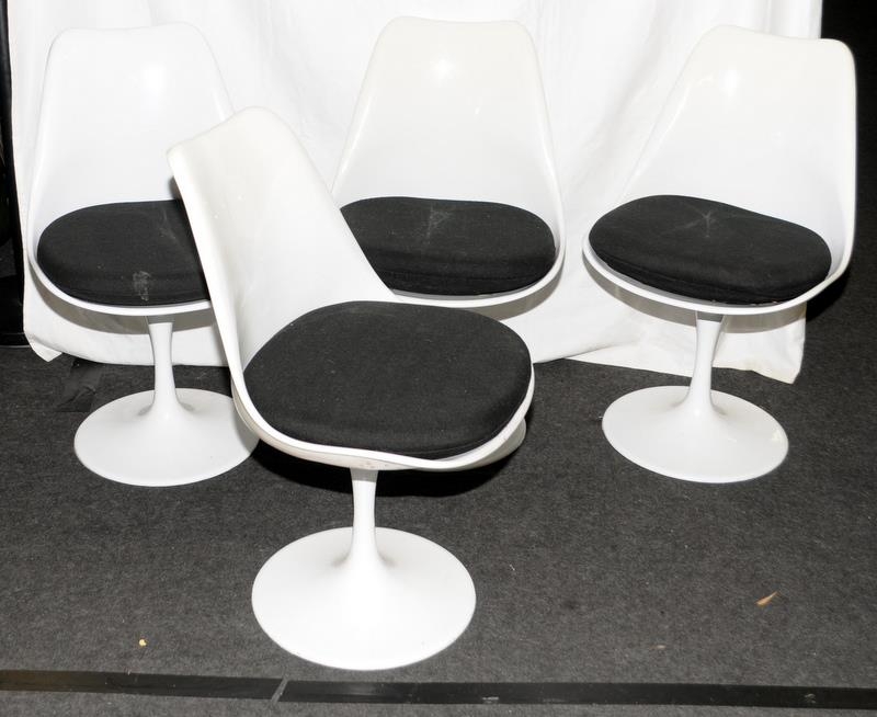 Set of 4 vintage revolving "Tulip" chairs in the style of Eero Saarinen 85x50cm