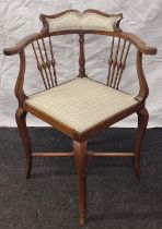 Edwardian mahogany corner chair with cabriole legs and turned back supports 65x45x45cm