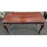 Mahogany vintage coffee table on cabriole legs 44x98x48cm.