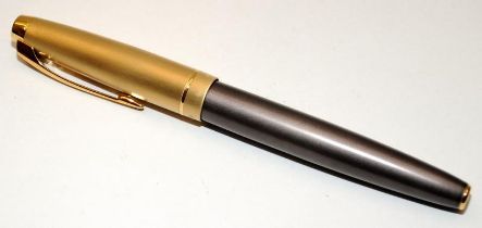 Vintage Parker 100 with gun metal body and gold plated cap. Nice clean condition