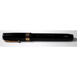 Swan Visofil V211/60. Black body with wide filigree cap ring. Swan #2 14ct nib. (Ref:CYA360)