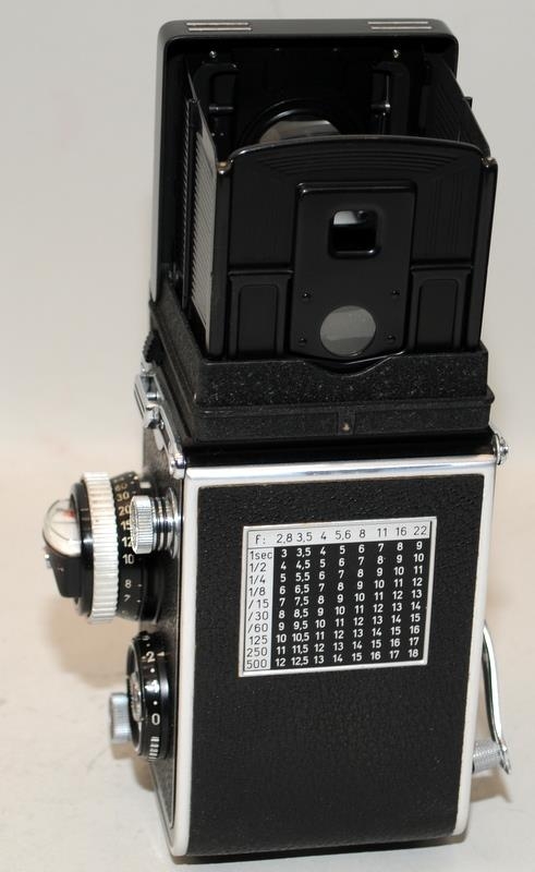 Vintage Rolleiflex Franke & Heidecke Twin Lens Reflex camera with Zeiss Planar 1:3.5 75mm lens - Image 4 of 8