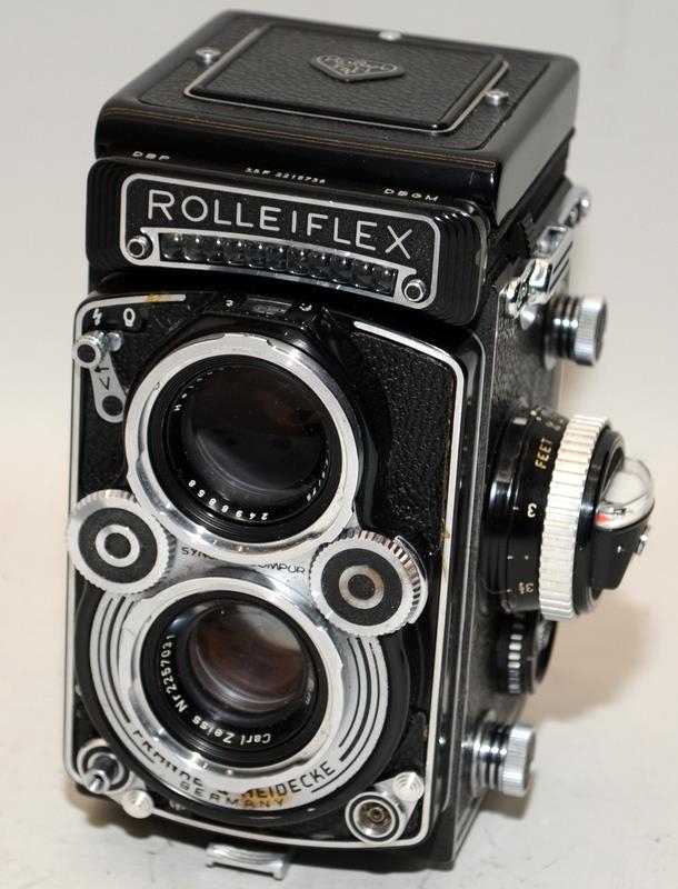 Vintage Rolleiflex Franke & Heidecke Twin Lens Reflex camera with Zeiss Planar 1:3.5 75mm lens - Image 2 of 8