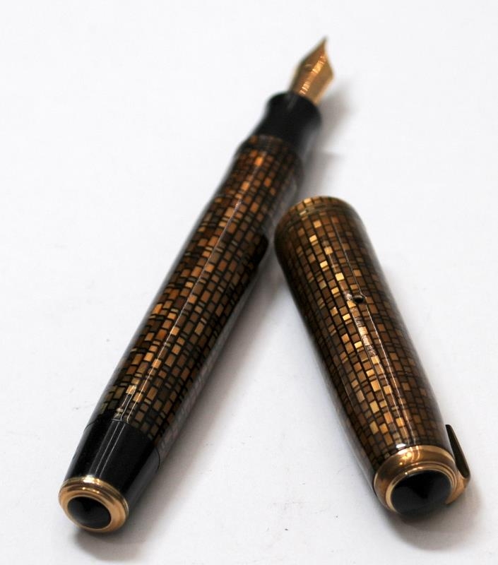 Parker Vacumatic fountain pen circa1936. Golden web body with gold trim. (Ref:CBY154) - Image 3 of 4