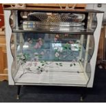 Mid 20th Century glazed display or drink cabinet, with open upper shelf and flower design glass,
