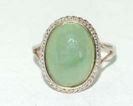 A 925 silver and oval jadeite ring size O