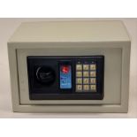 Kingavon SAFE27 electronic safe with keys.