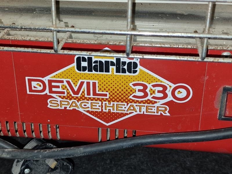 Clarke Devil 330 Space Heater together with some work lights (2). - Image 2 of 3