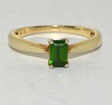 A gold on 925 silver green solitaire ring Size Q