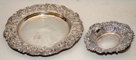 Silver H/M embossed round plate together a silver oval dish 300g