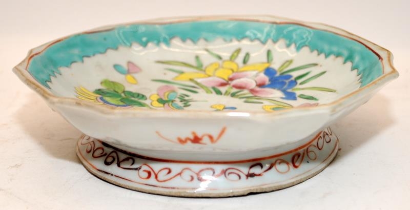 Collection of Chinese Qing and republic porcelain to include a 19C celadon ground famille rose dish, - Bild 7 aus 9