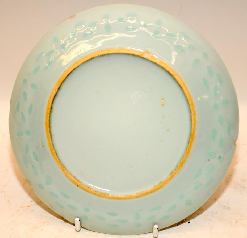Collection of Chinese Qing and republic porcelain to include a 19C celadon ground famille rose dish, - Bild 5 aus 9