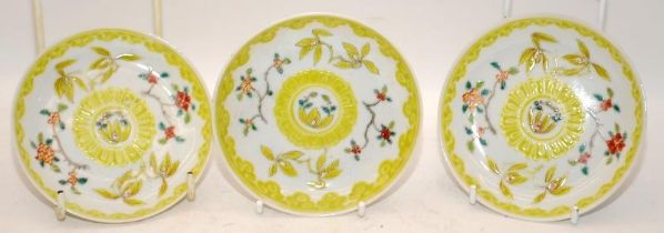 Three Chinese mid 19th century finely painted porcelain flower dishes, endless knot marks, D10.
