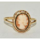 9ct gold ladies cameo ring size R ref 953772