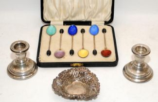 A collection of hallmarked silver items to include a cased set of spoons with coffee bean finials