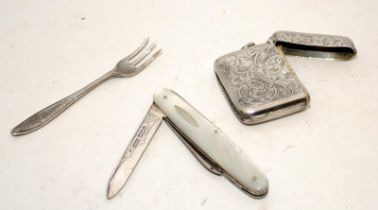 Small collection of hallmarked silver items to include a vesta case, MOP handle folding knife and