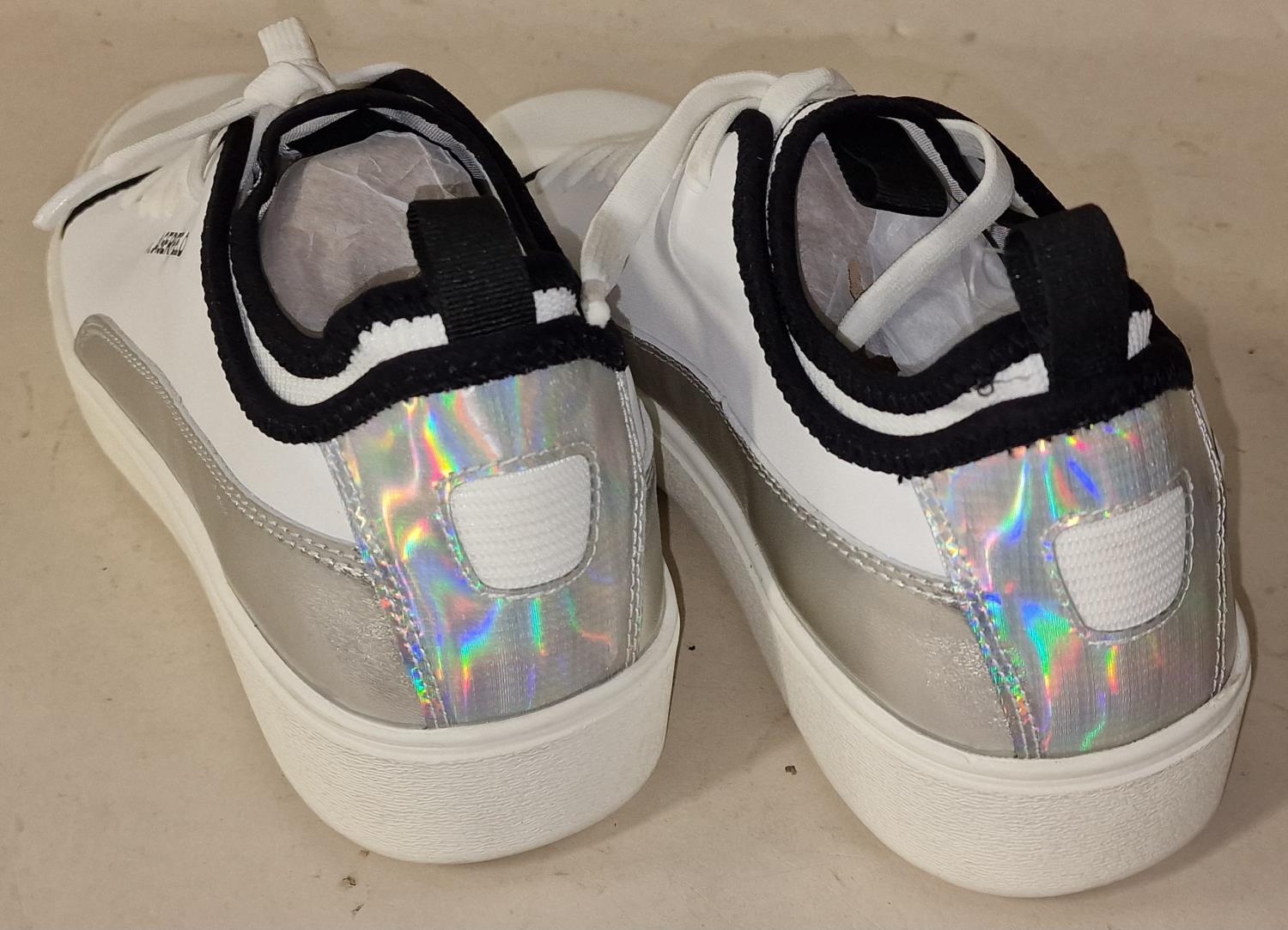 A pair of Karl Lagerfeld trainers UK size 9.5 (BNWT) (26) - Image 2 of 2