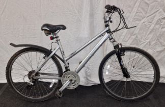 Dawes saratoga silver mountain bike 17" frame size 26" wheel size 21 gears.