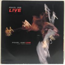 PEARL JAM - DOUBLE LP 'LIVE ON TWO LEGS' FIRST PRESSING. Nice double album here on Sony Records
