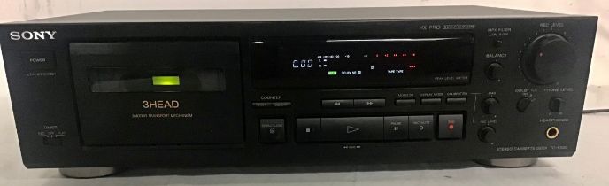 SONY 3 HEAD CASSETTE DECK. This unit is model No. TC-K590. The hifi unit Powers up fine when plugged