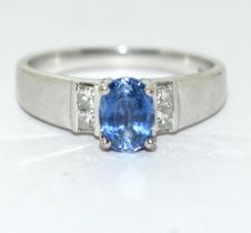 18ct white gold ladies Sapphire and Diamond ring size O