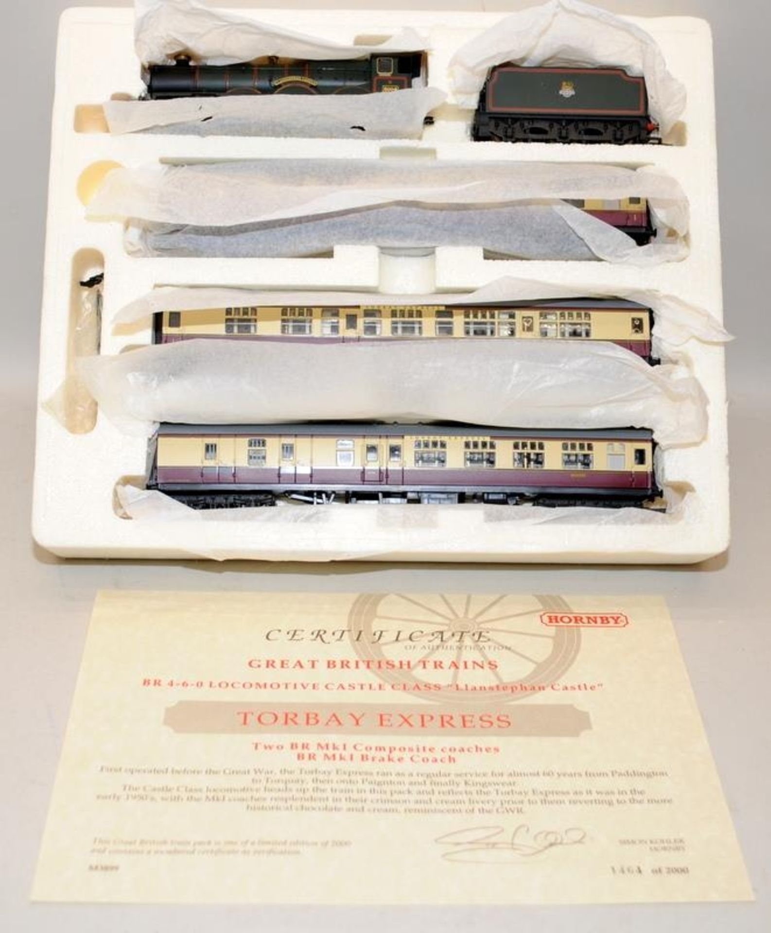OO Gauge Hornby Limited Edition Train Pack Torbay Express, Locomotive and three coaches ref:R2090. - Image 2 of 2