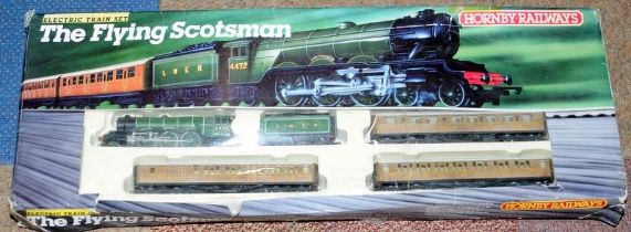 OO Gauge Hornby Electric Train Set The Flying Scotsman R778. Box is tatty but contents clean, not